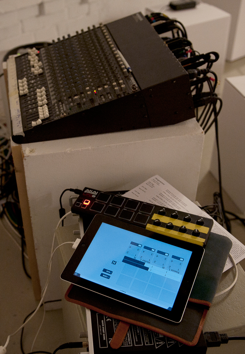 ensemble arcimboldo / resonance-box / Klanginstallation / Live Elektronik