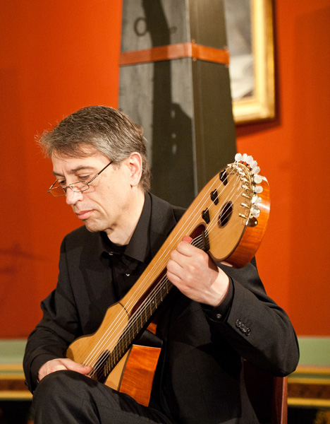 Josef Focht - harp guitar